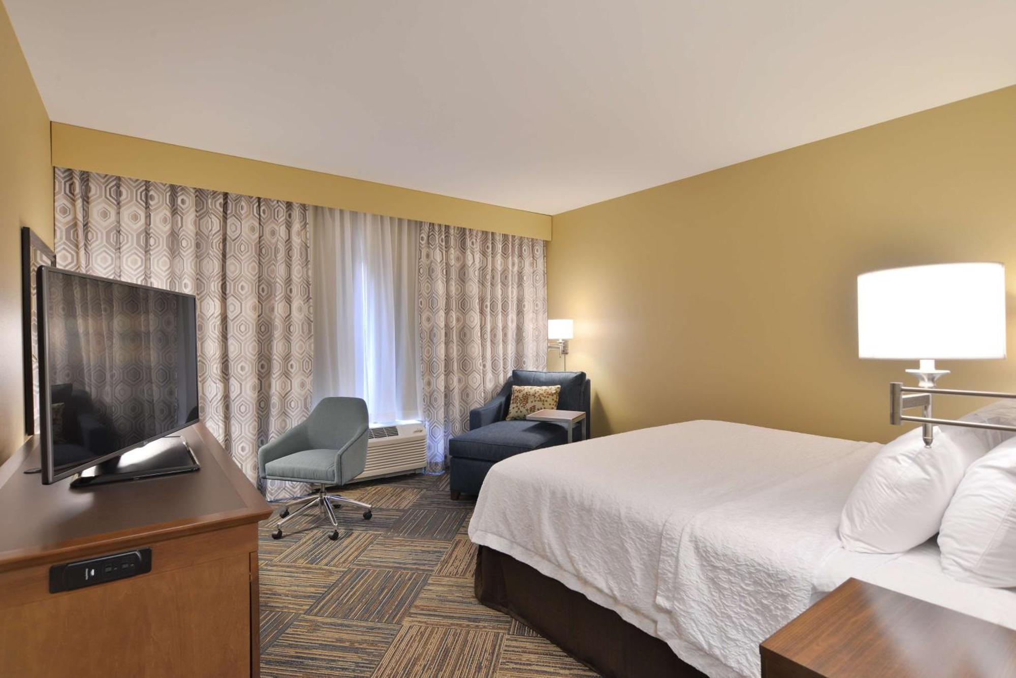 Hampton Inn & Suites Chippewa Falls Exterior photo